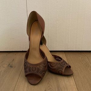 Carlos Santana brown leather heels